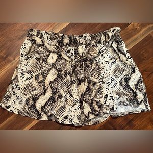 Snakeskin tie shorts Texas True threads Large
